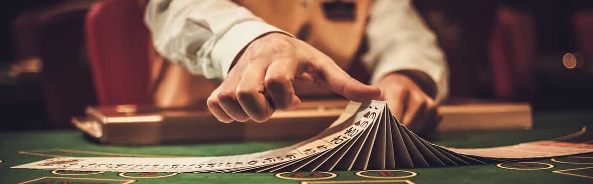 Learn the differences between an online and live casino