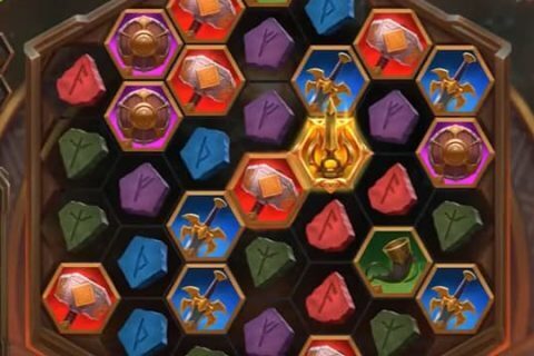 The game takes place with Odin Protector of Realms by the side of a unique hexagonal board.