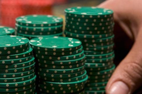 Gambling revenues plummeted by almost 14% in the United Kingdom last month, with inflation at an all-time high.